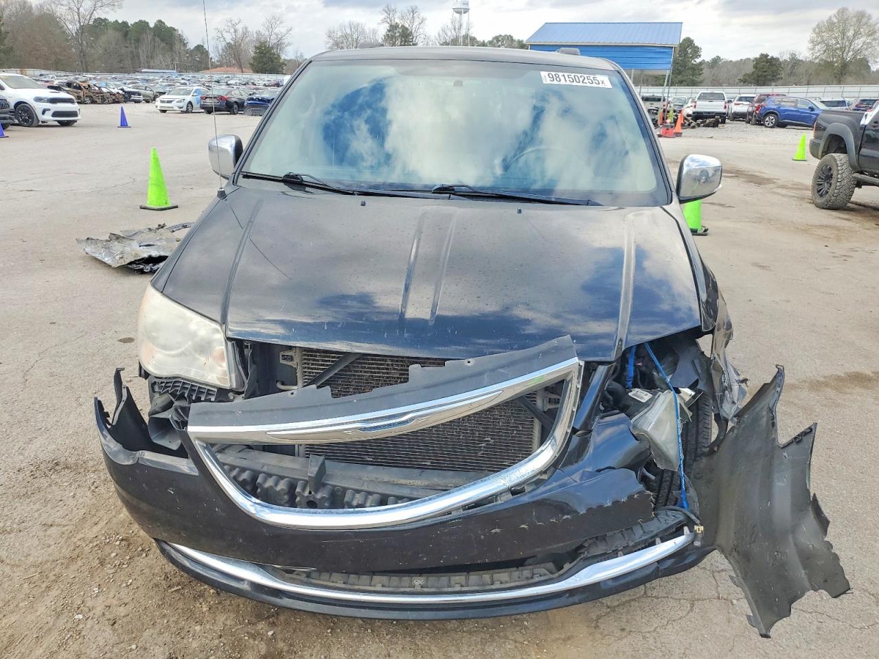 2013 CHRYSLER TOWN & COUNTRY TOURING L photo 5