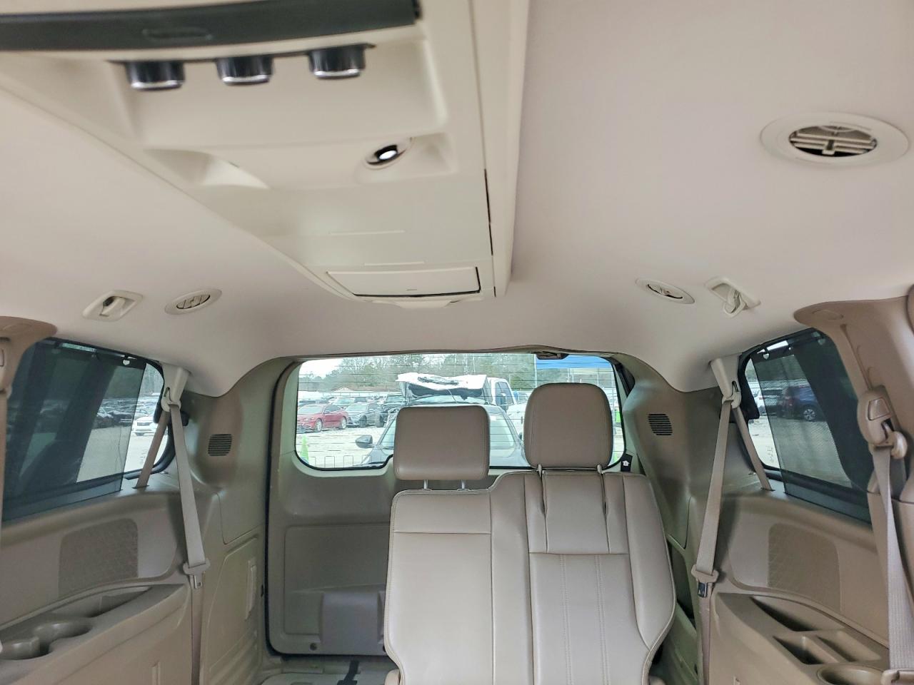 2013 CHRYSLER TOWN & COUNTRY TOURING L photo 10