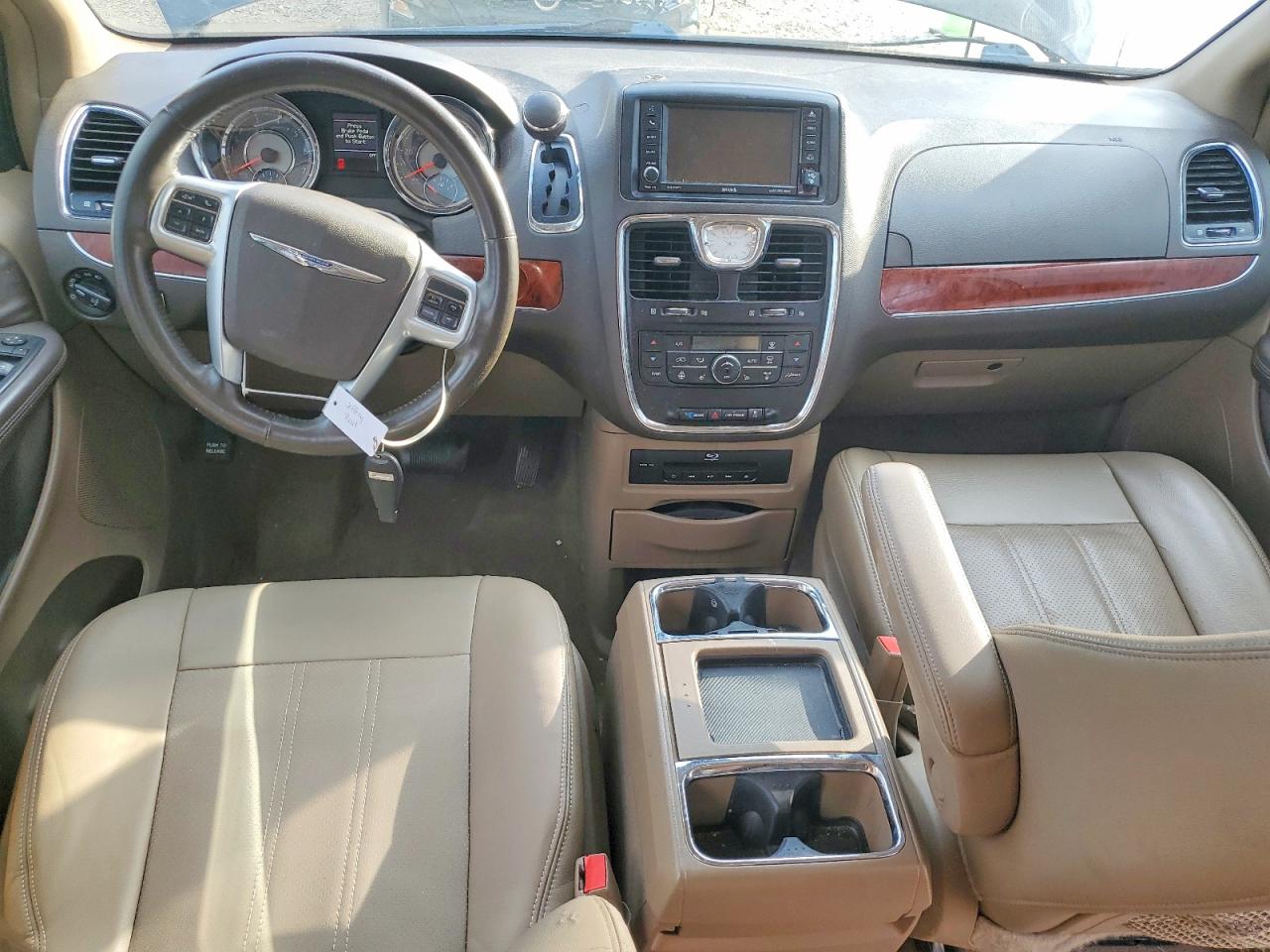 2013 CHRYSLER TOWN & COUNTRY TOURING L photo 8