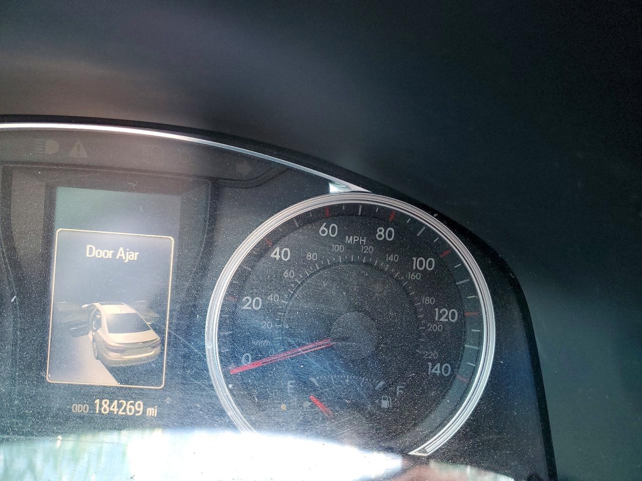 2016 TOYOTA CAMRY LE photo 9