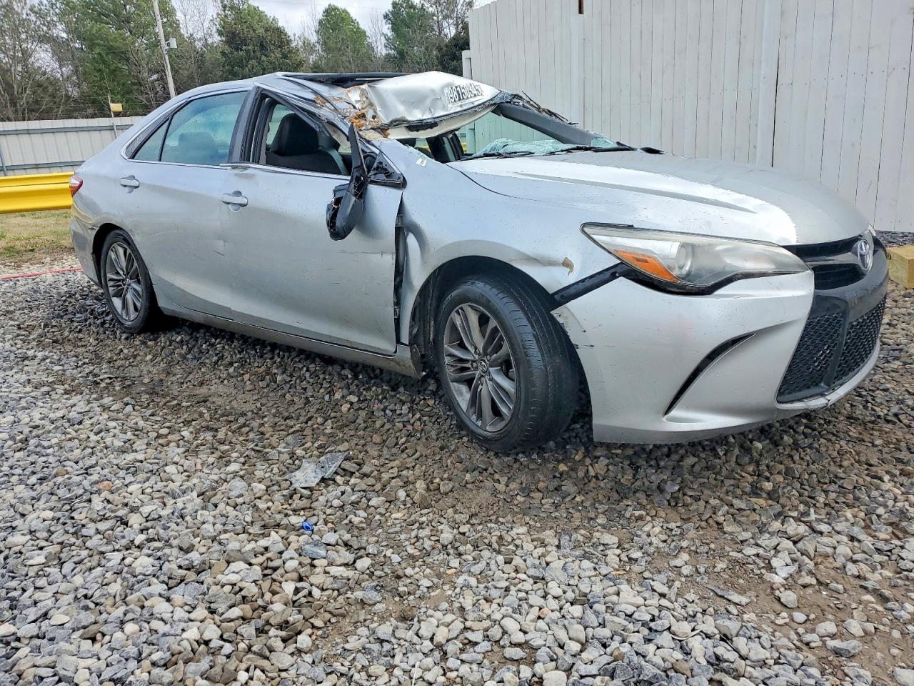 2016 TOYOTA CAMRY LE photo 4
