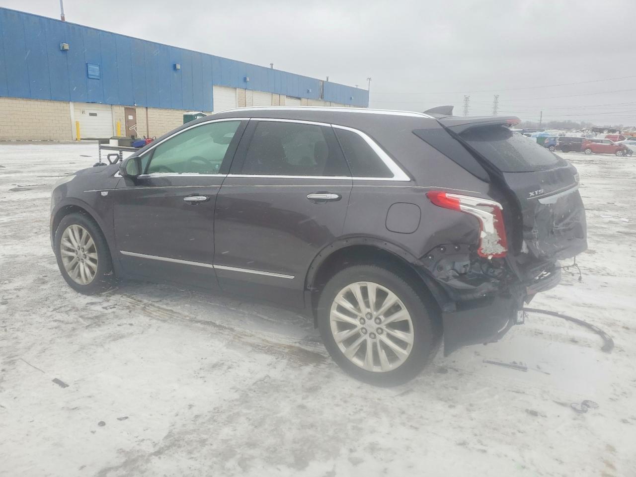 2017 CADILLAC XT5 PLATINUM photo 2