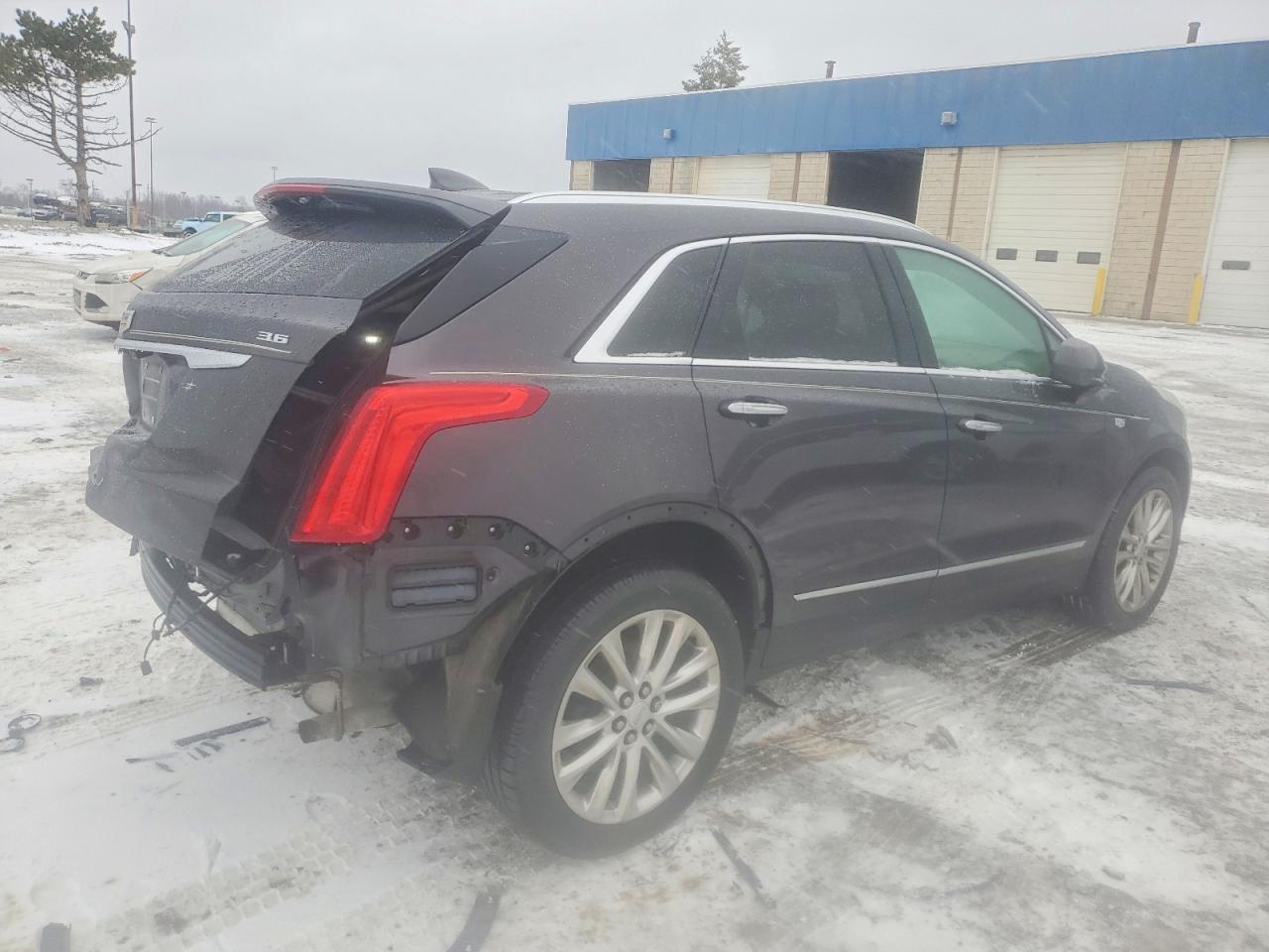 2017 CADILLAC XT5 PLATINUM photo 3