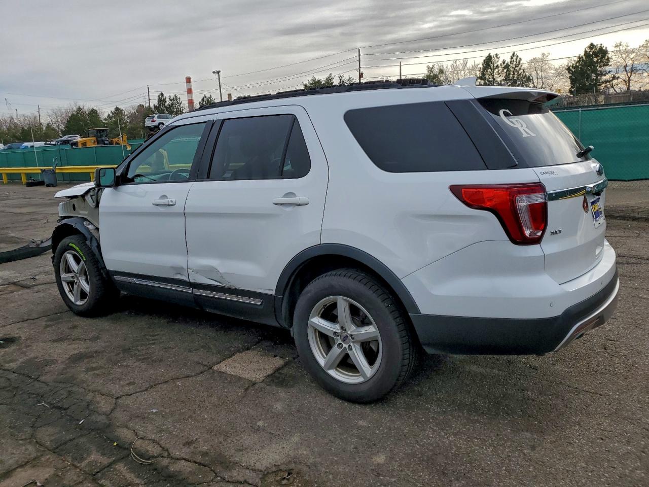 2017 FORD EXPLORER XLT photo 2