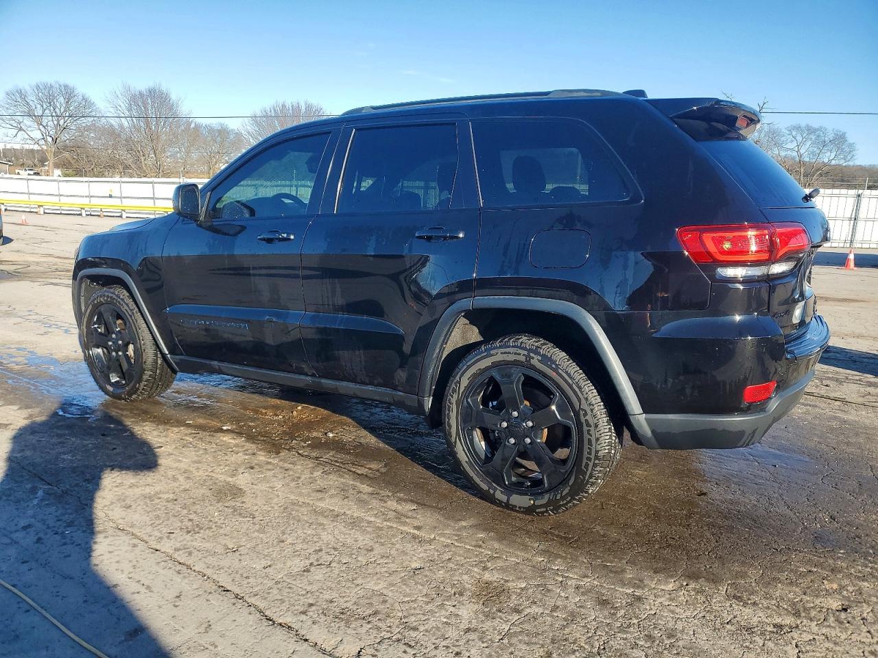 2018 JEEP GRAND CHEROKEE LAREDO photo 2