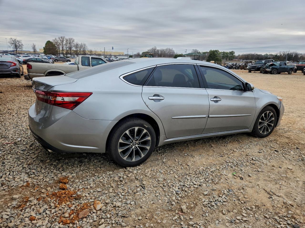 2016 TOYOTA AVALON XLE photo 5