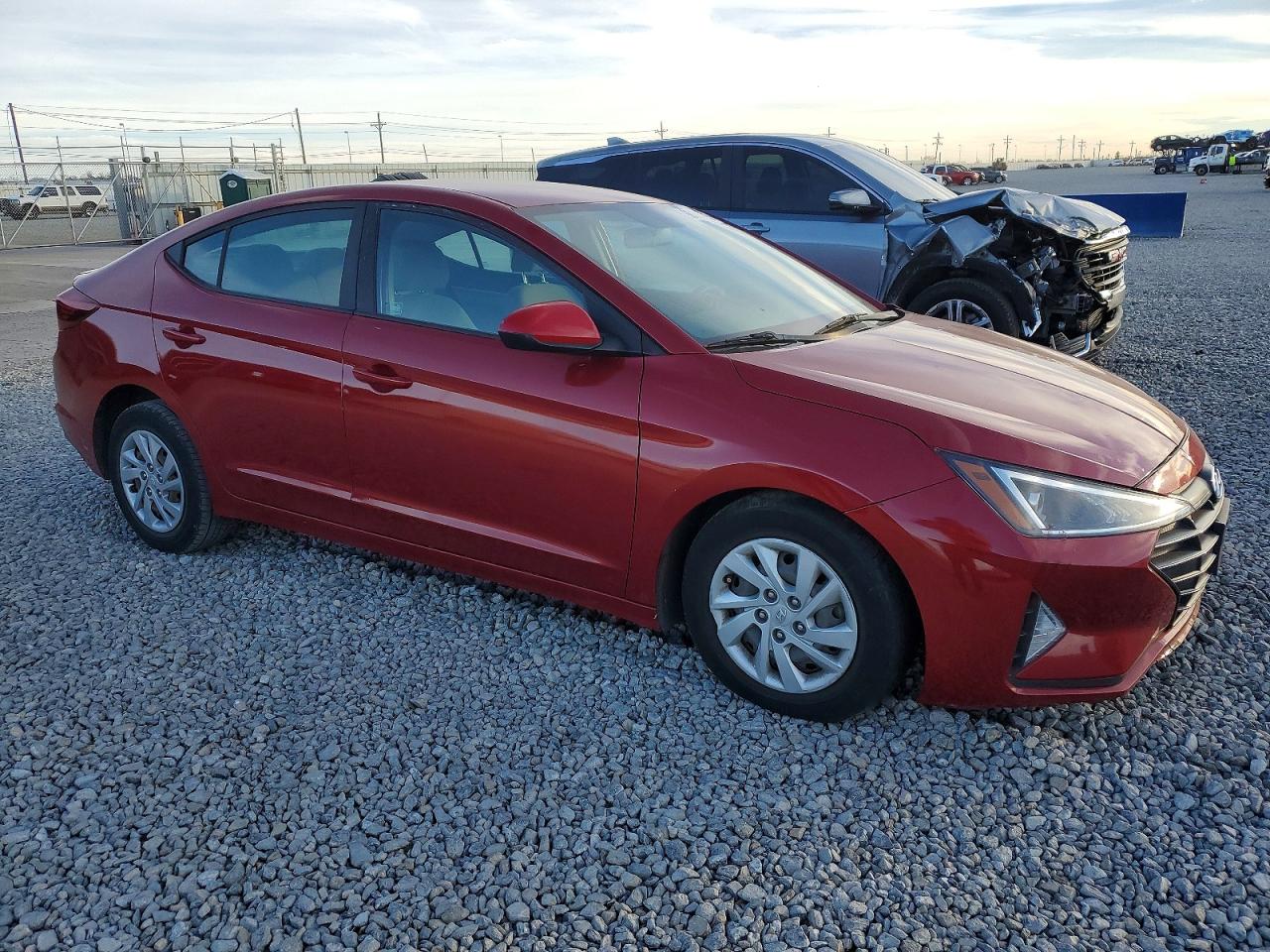 2019 HYUNDAI ELANTRA SE photo 4