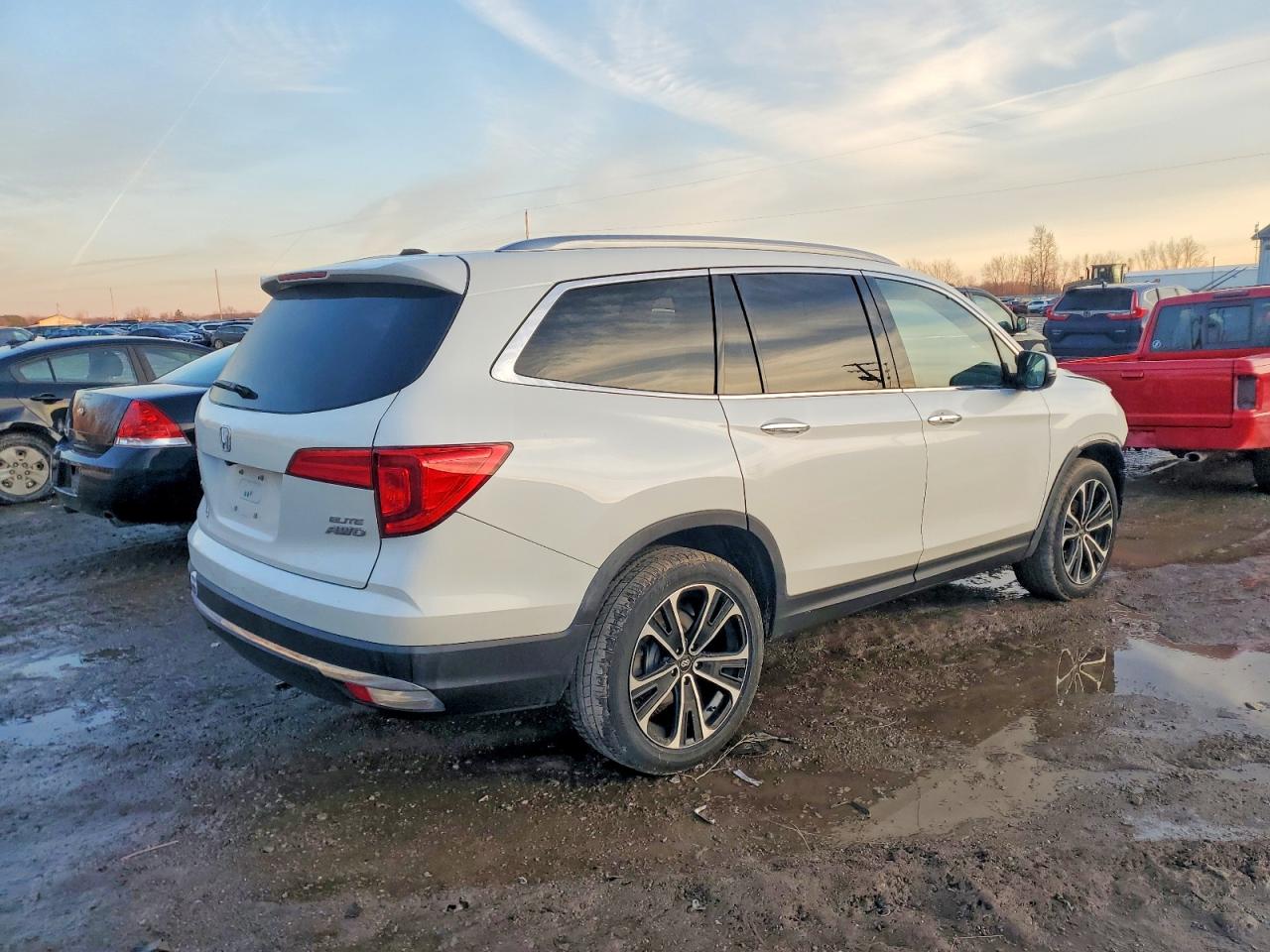 2016 HONDA PILOT ELITE photo 5