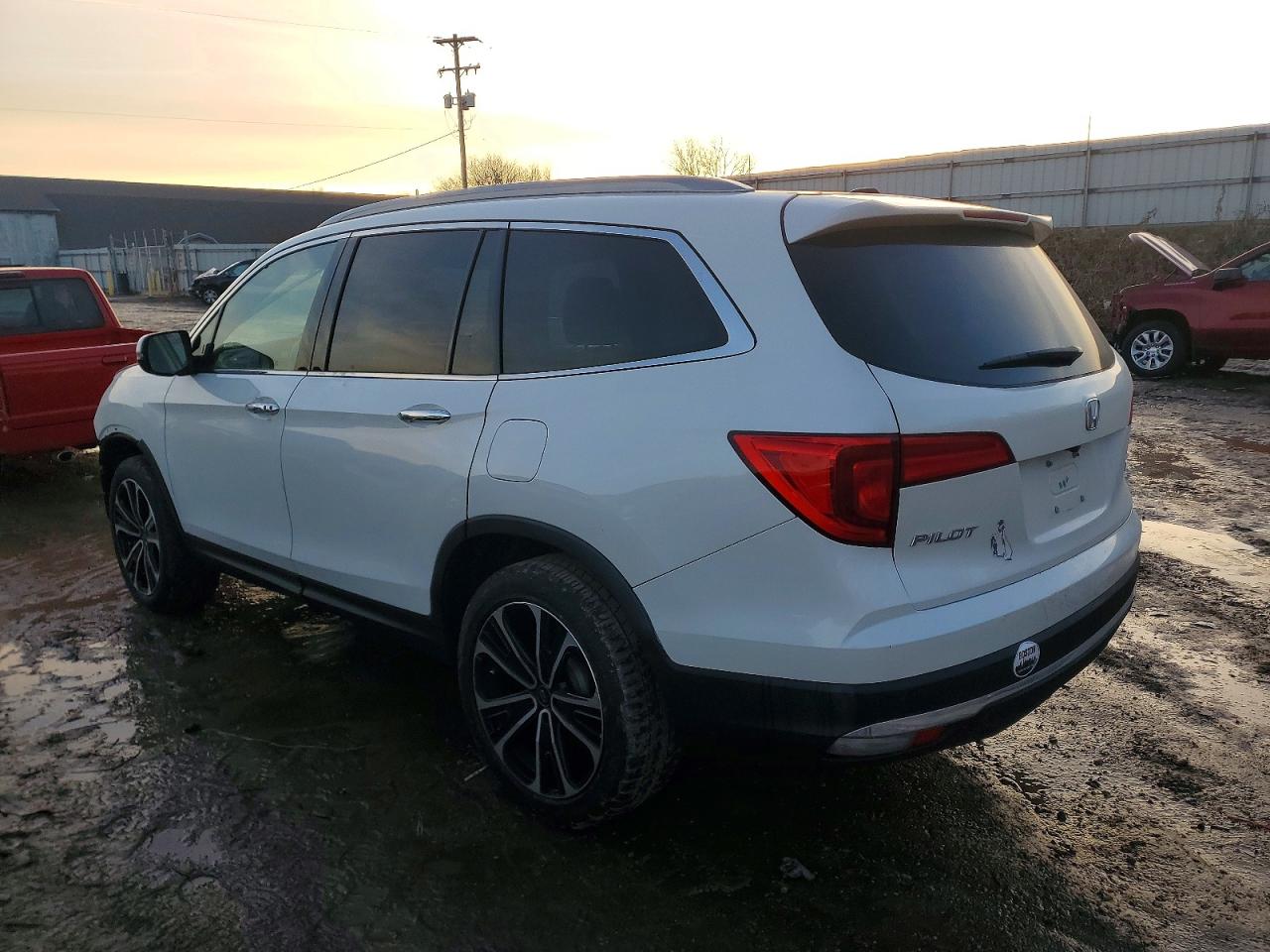 2016 HONDA PILOT ELITE photo 3
