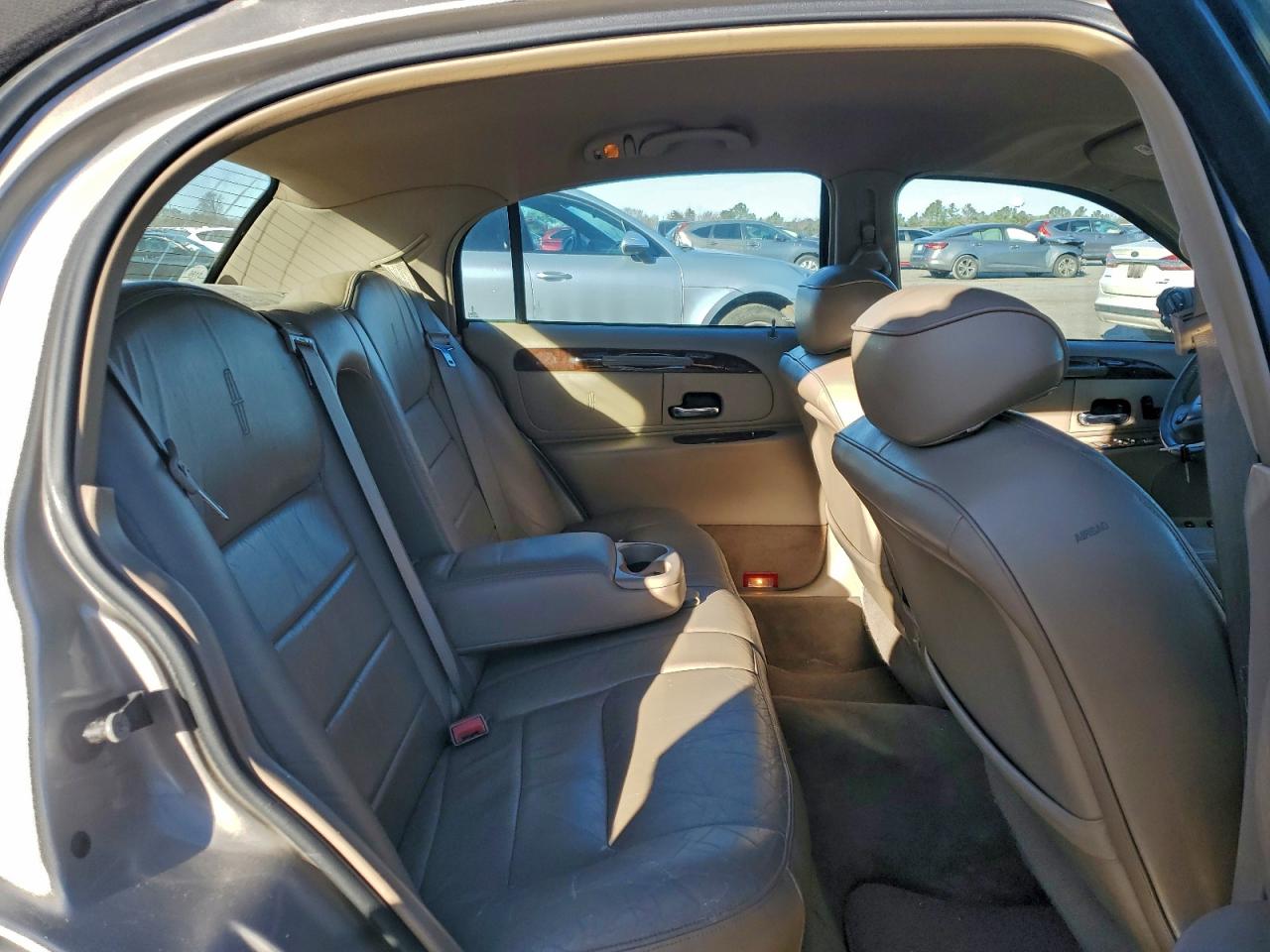 2001 LINCOLN TOWN CAR EXECUTIVE photo 10
