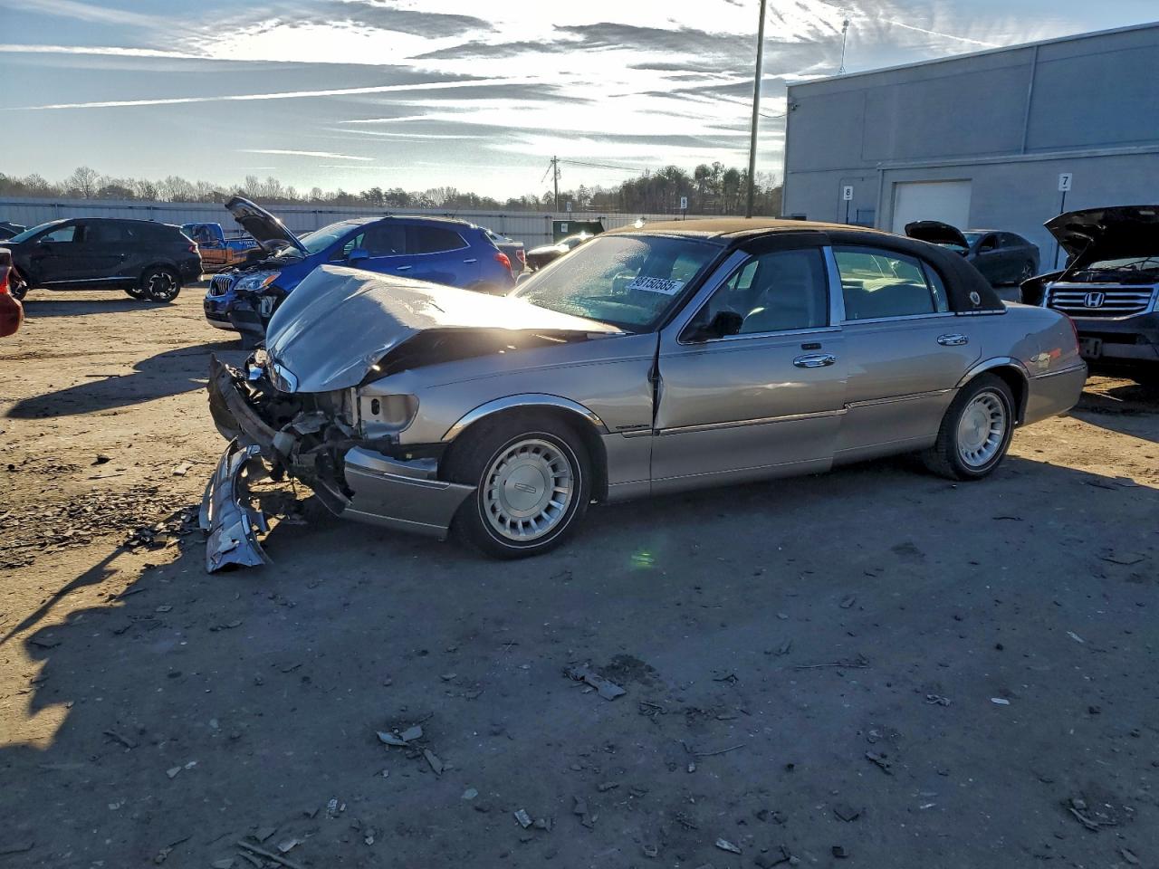 2001 LINCOLN TOWN CAR
