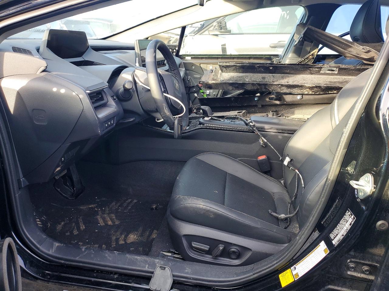 2025 TOYOTA PRIUS LE photo 7