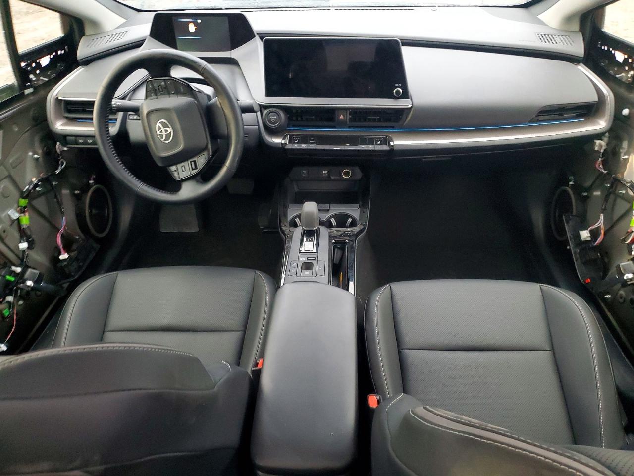 2025 TOYOTA PRIUS LE photo 8