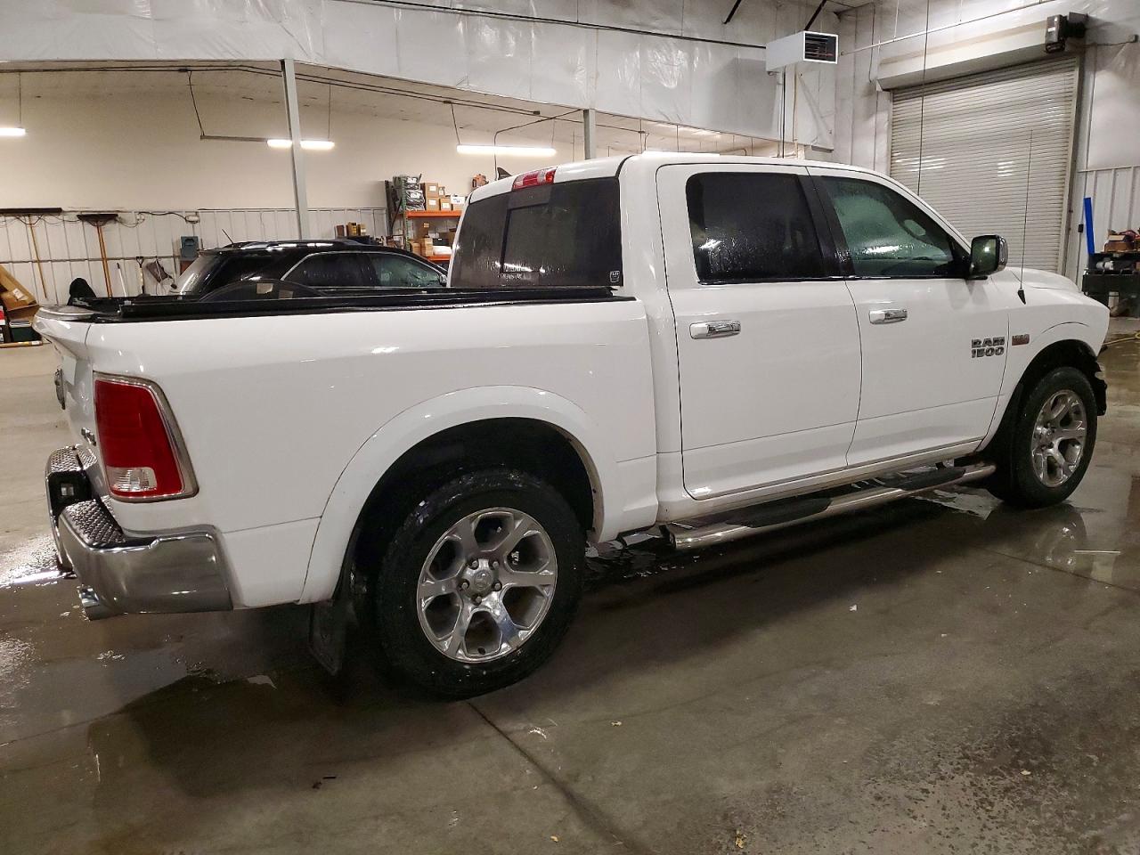 2015 RAM 1500 LARAMIE photo 3