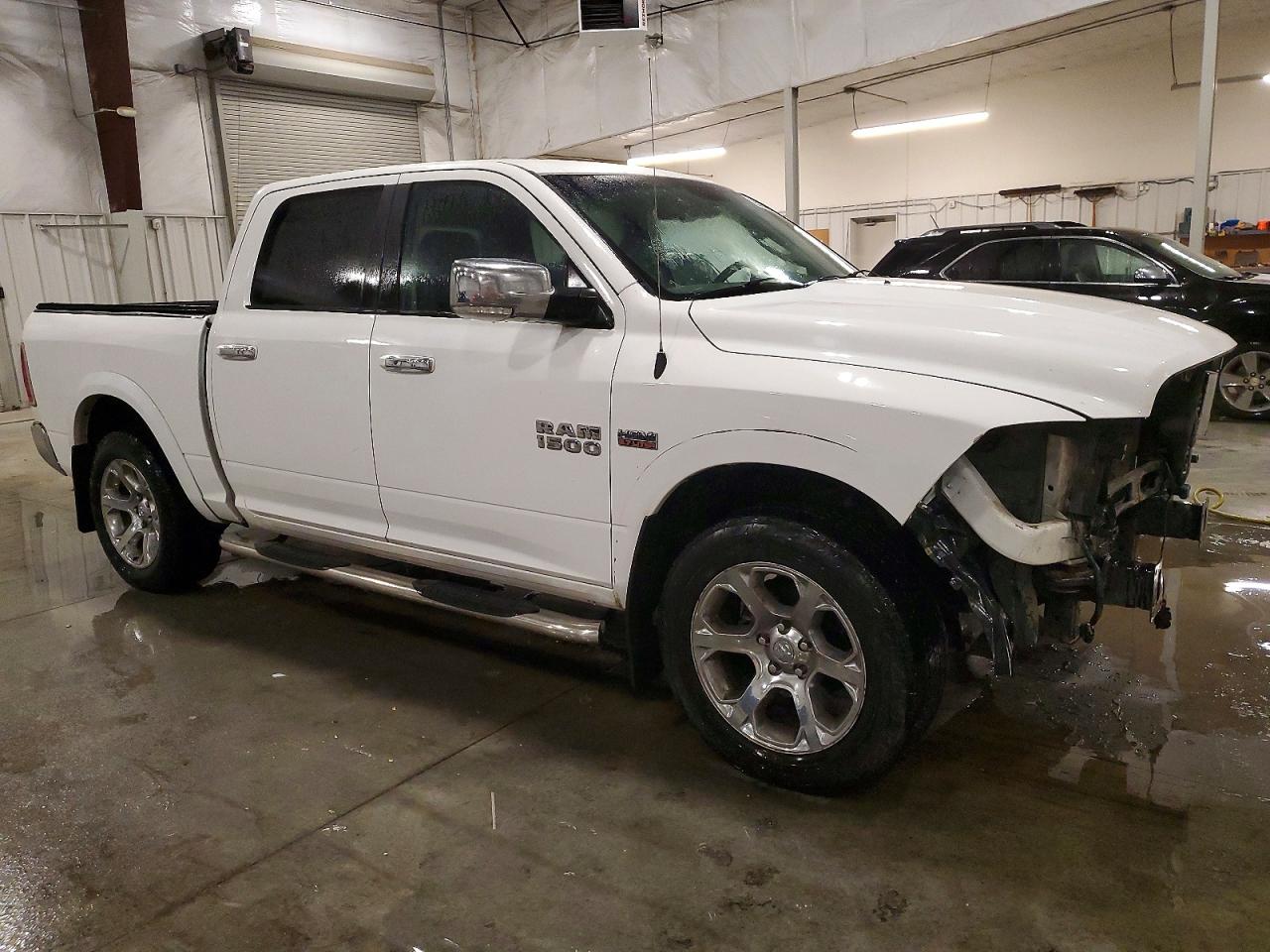 2015 RAM 1500 LARAMIE photo 4