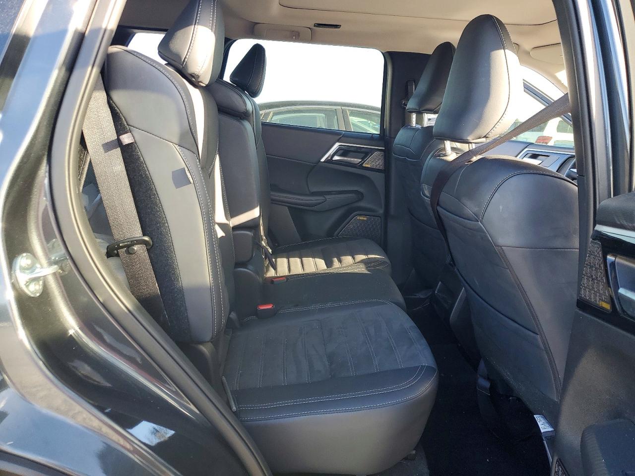 2025 MITSUBISHI OUTLANDER SE photo 11