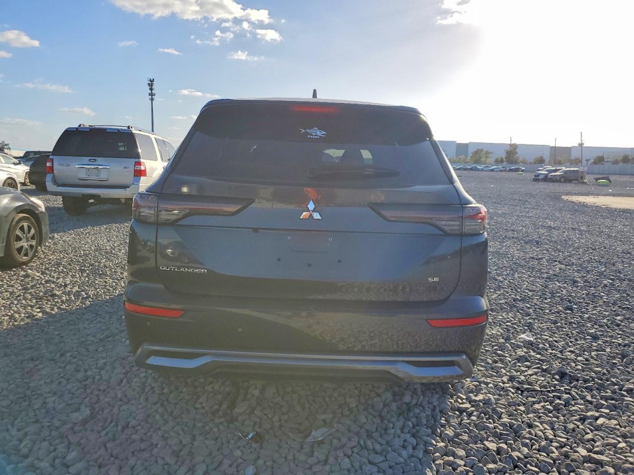 2025 MITSUBISHI OUTLANDER SE photo 6