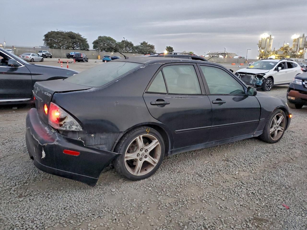 2001 LEXUS IS 300 photo 3