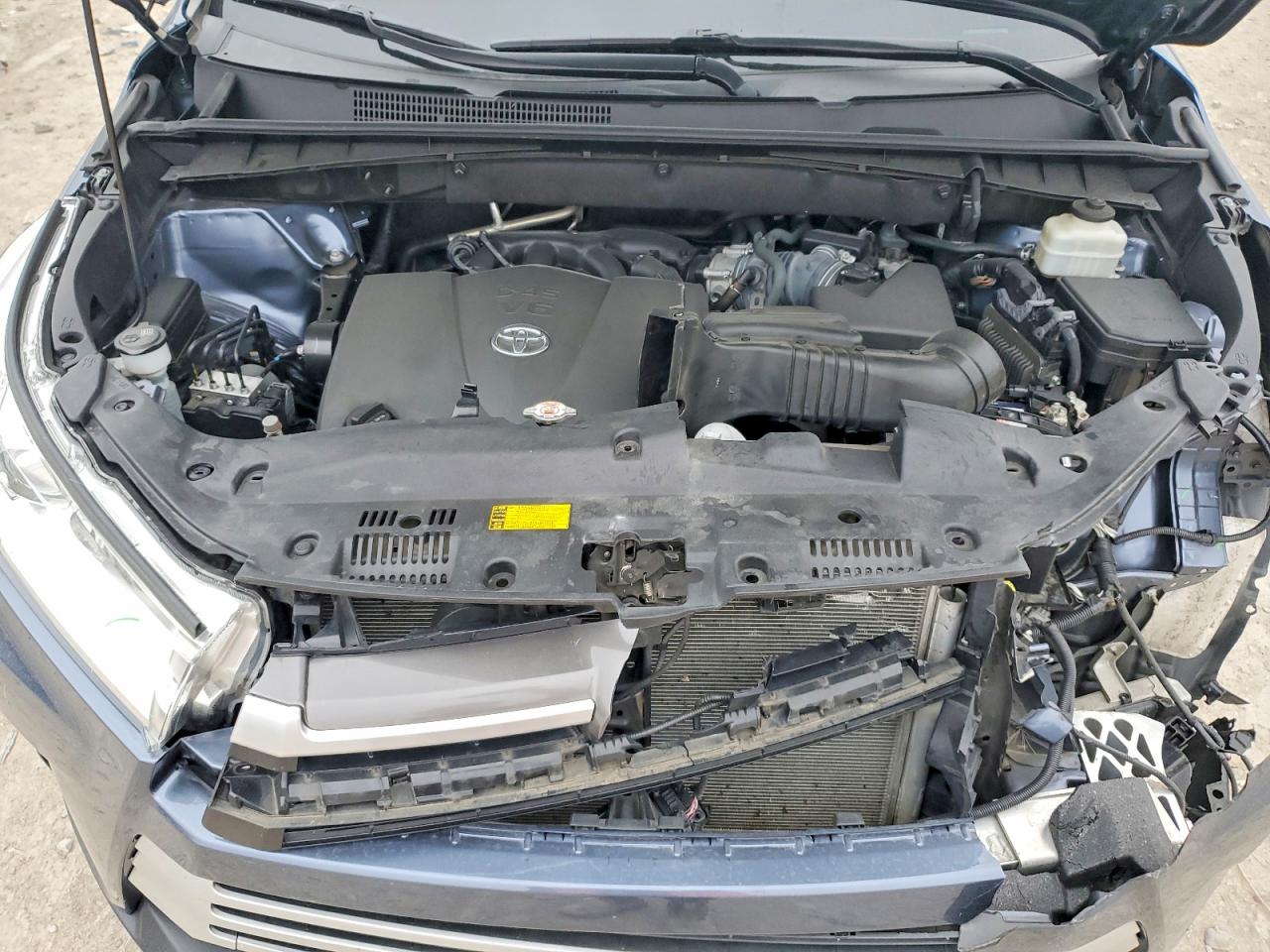 2018 TOYOTA HIGHLANDER SE photo 12