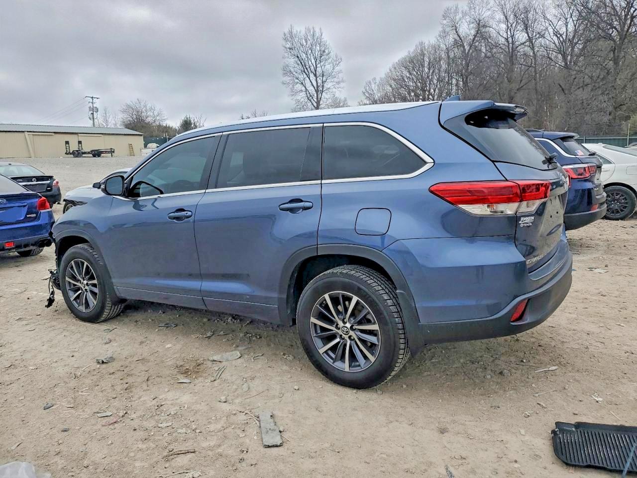 2018 TOYOTA HIGHLANDER SE photo 2