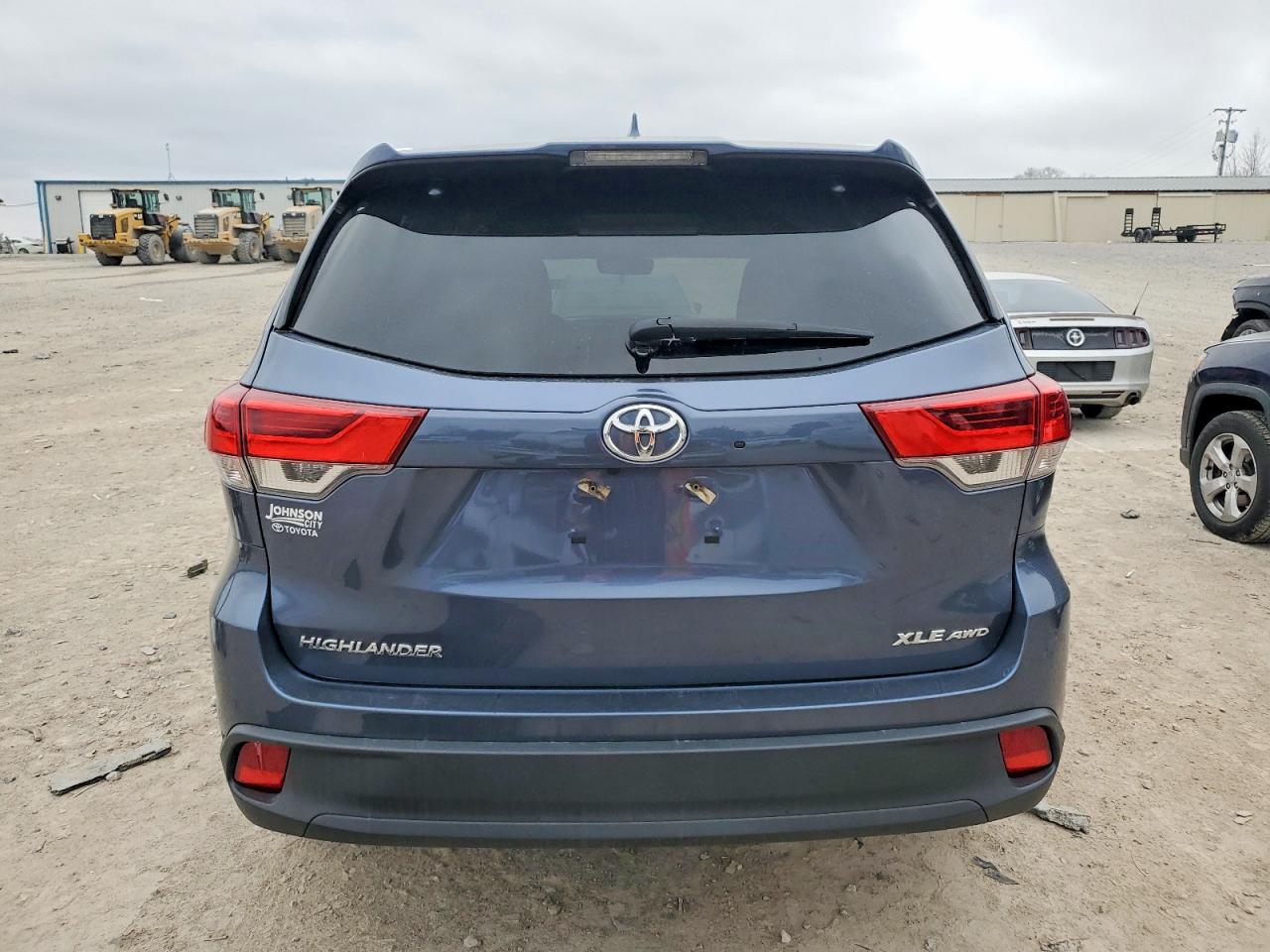 2018 TOYOTA HIGHLANDER SE photo 6
