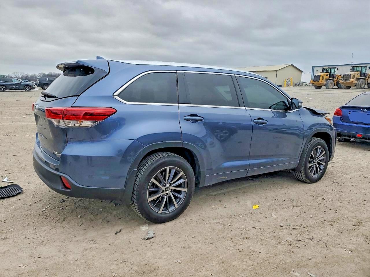 2018 TOYOTA HIGHLANDER SE photo 3