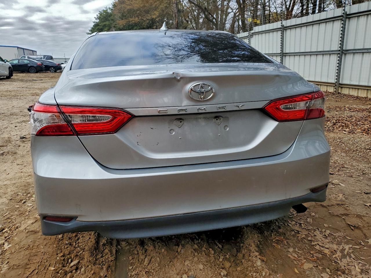 2019 TOYOTA CAMRY L photo 6