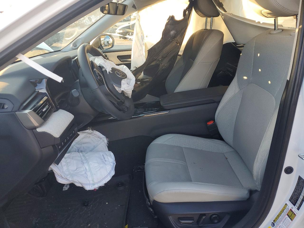 2025 TOYOTA CAMRY XSE photo 7