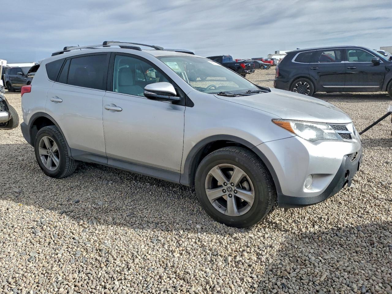 2015 TOYOTA RAV4 XLE photo 4