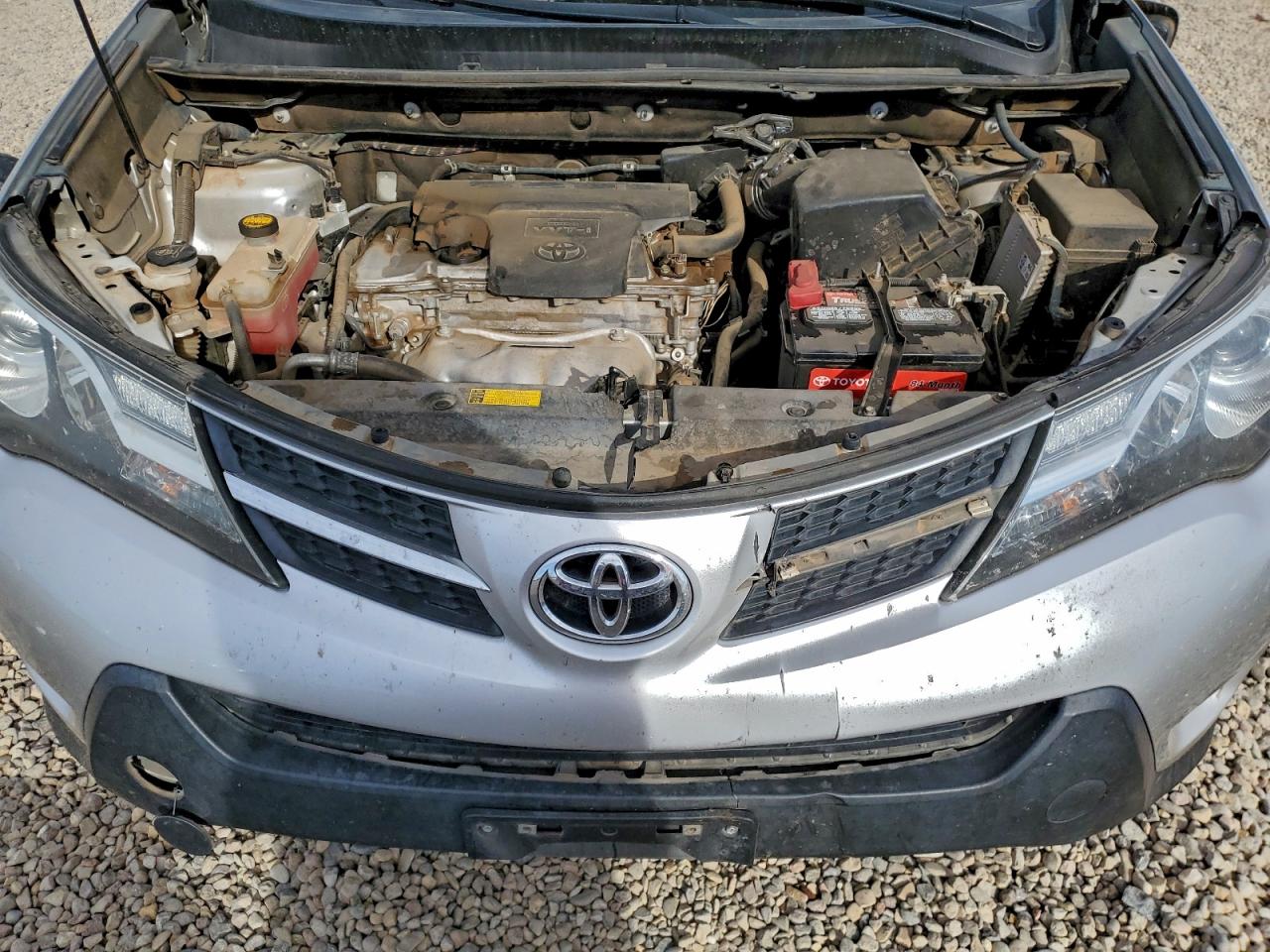 2015 TOYOTA RAV4 XLE photo 12