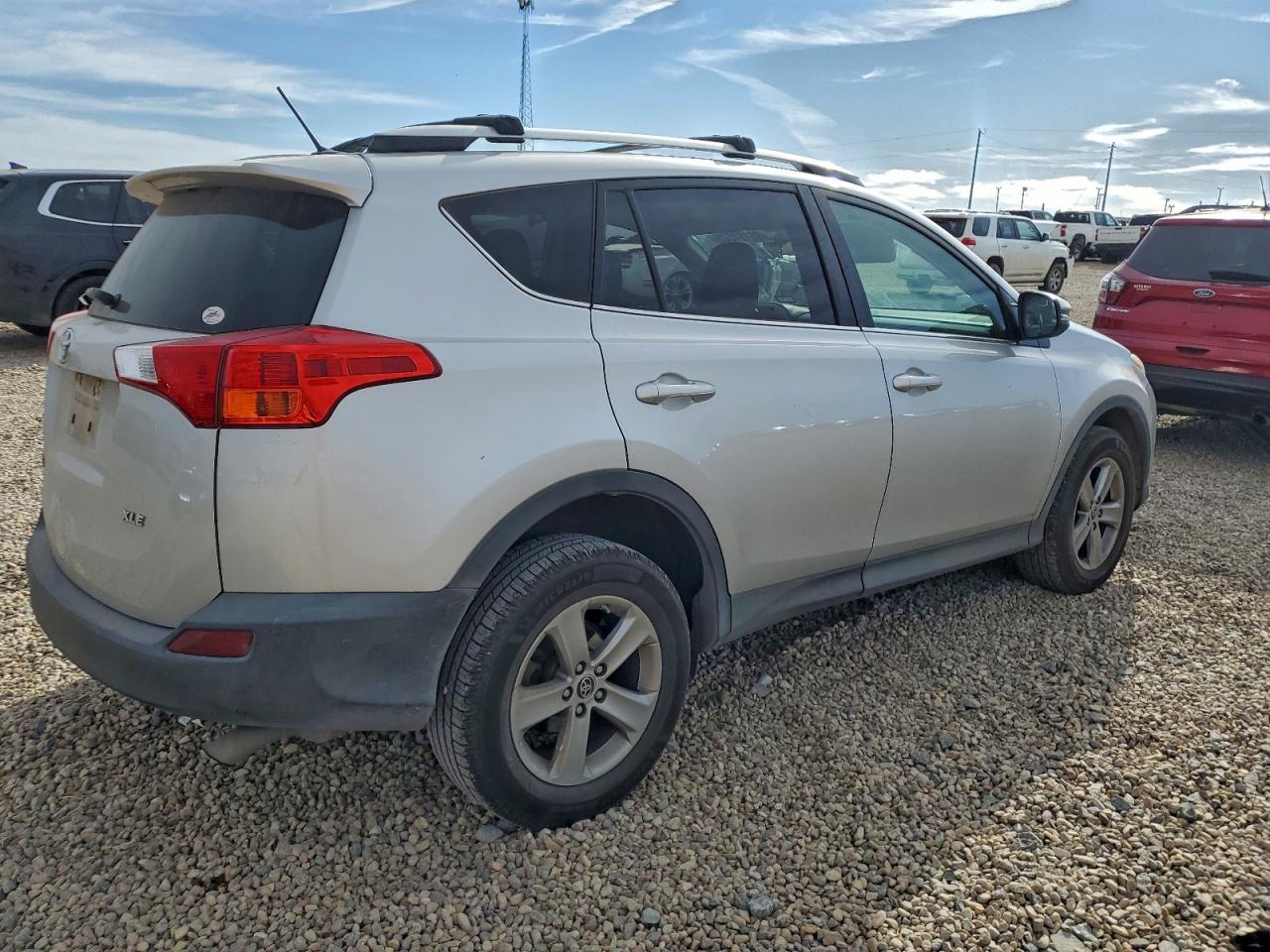 2015 TOYOTA RAV4 XLE photo 3