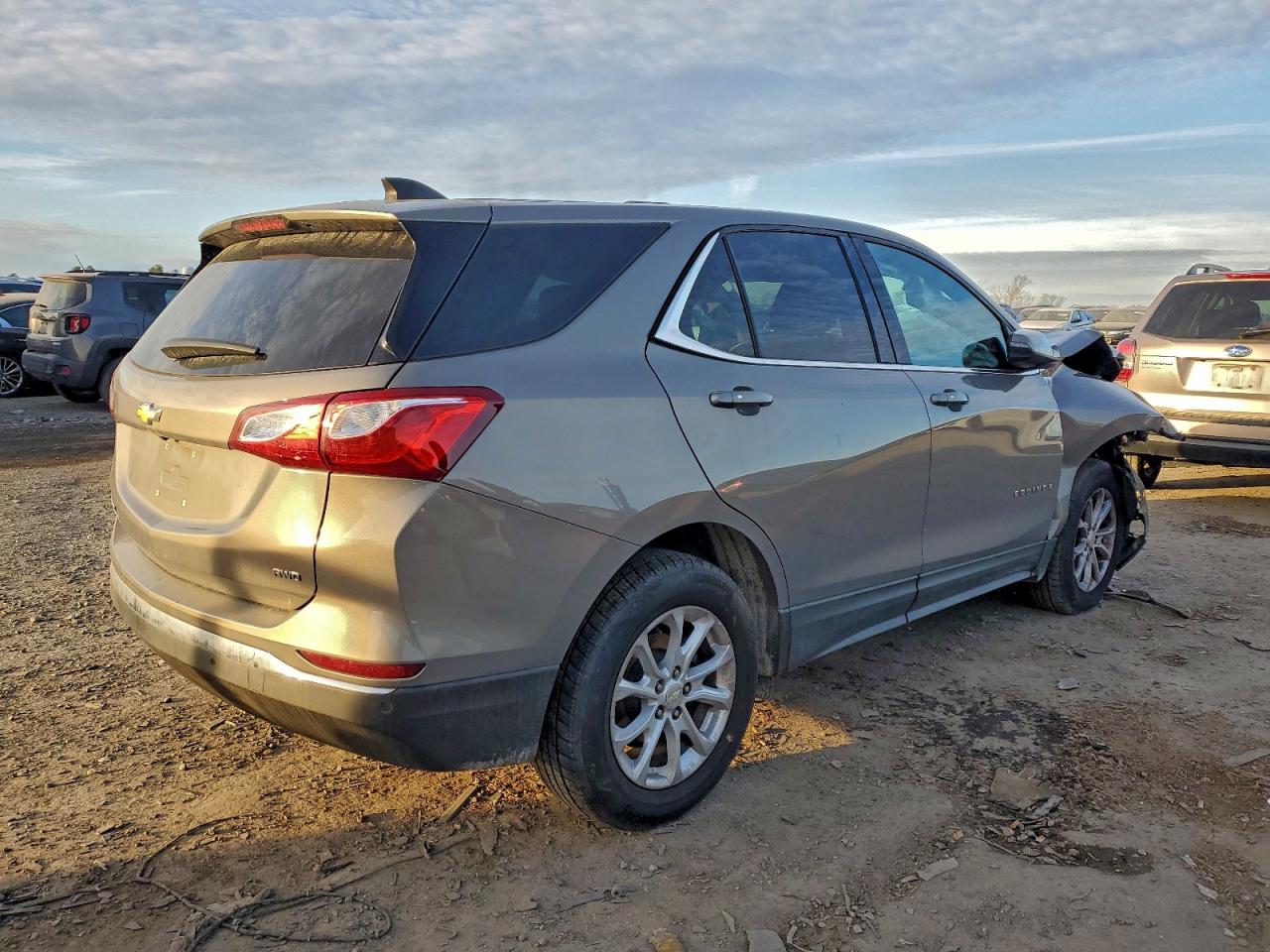 2018 CHEVROLET EQUINOX LT photo 3