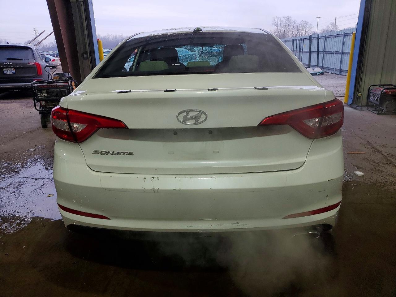 2015 HYUNDAI SONATA SE photo 6