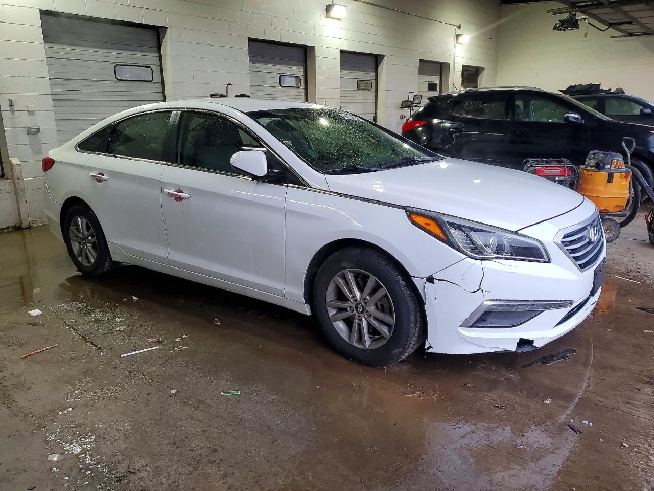 2015 HYUNDAI SONATA SE photo 4