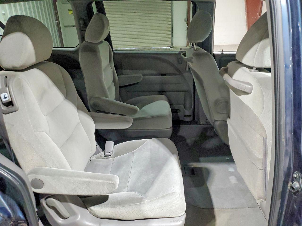 2010 HONDA ODYSSEY LX photo 11
