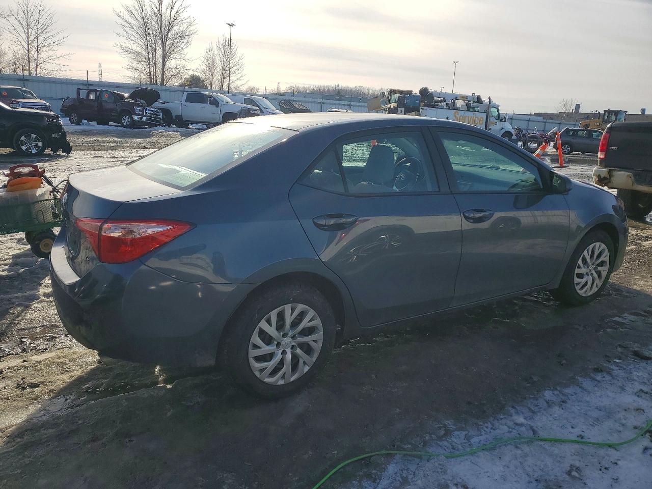 2017 TOYOTA COROLLA L photo 3