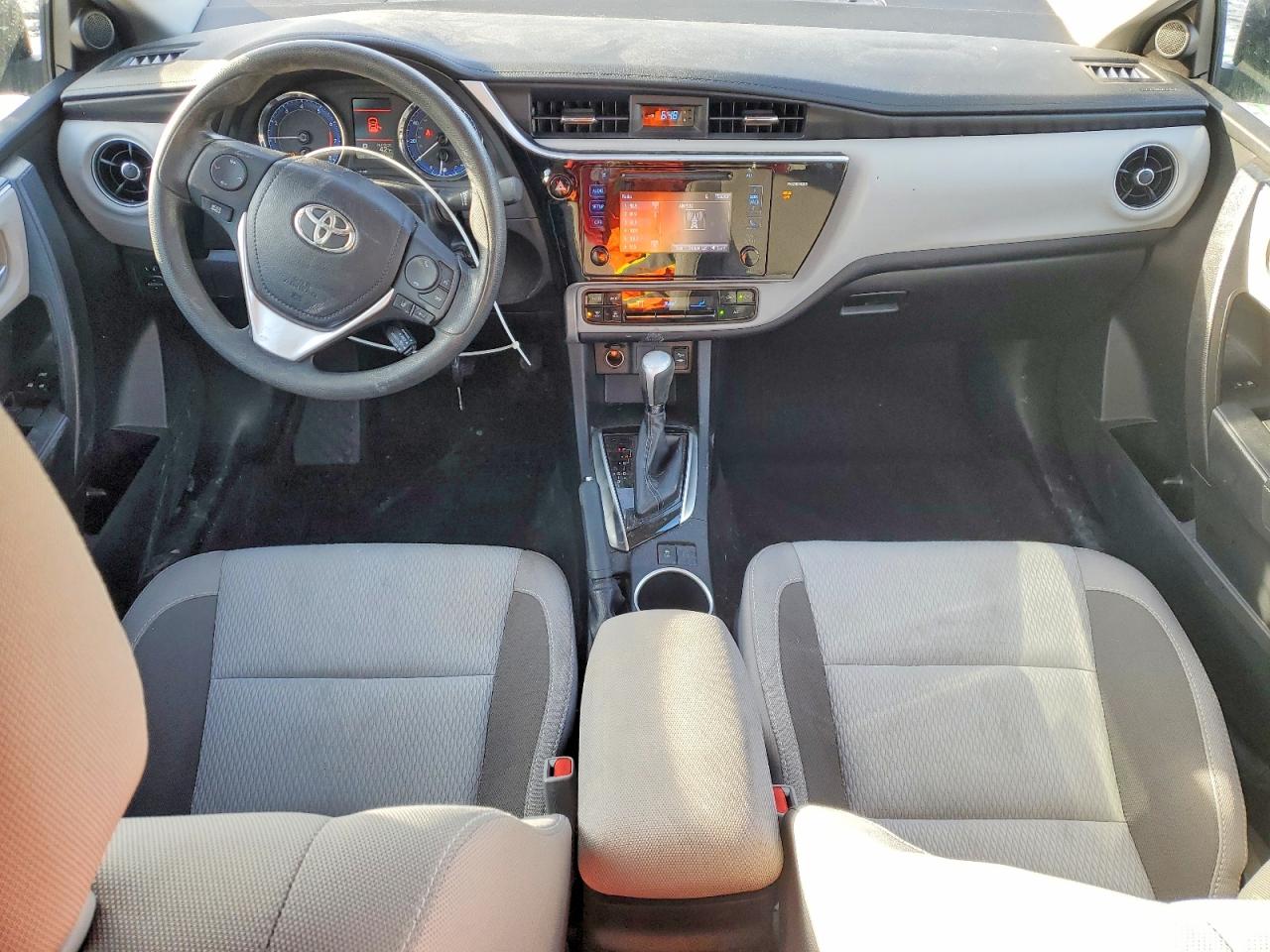 2017 TOYOTA COROLLA L photo 8