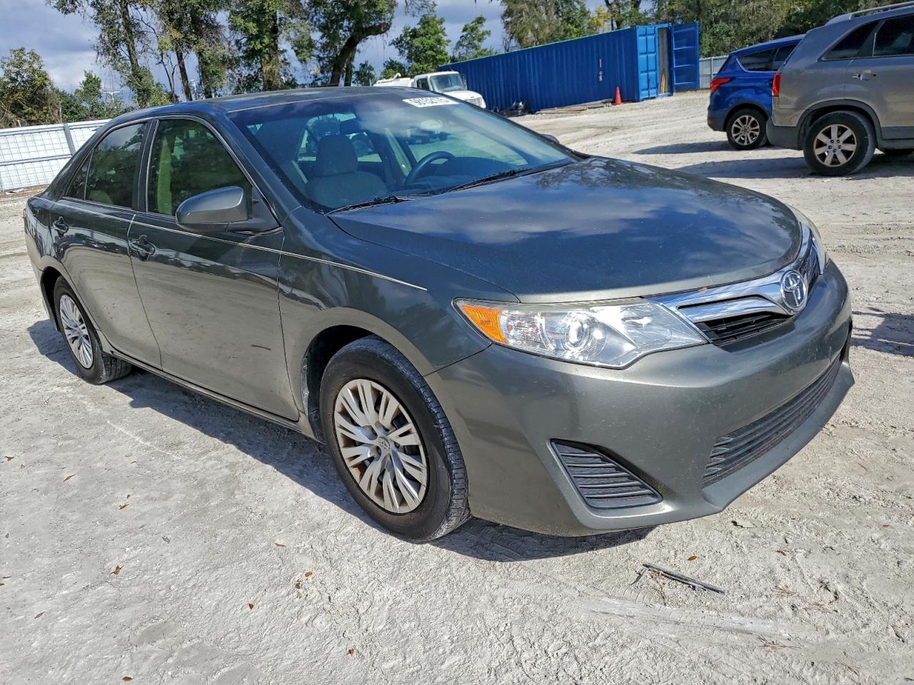 2013 TOYOTA CAMRY L photo 10