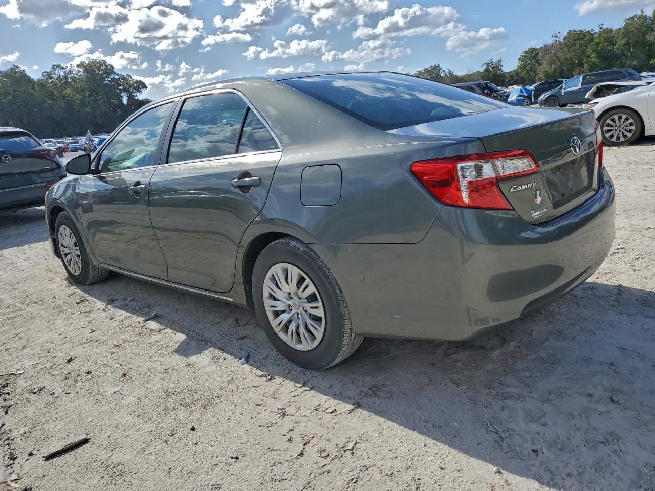 2013 TOYOTA CAMRY L photo 4