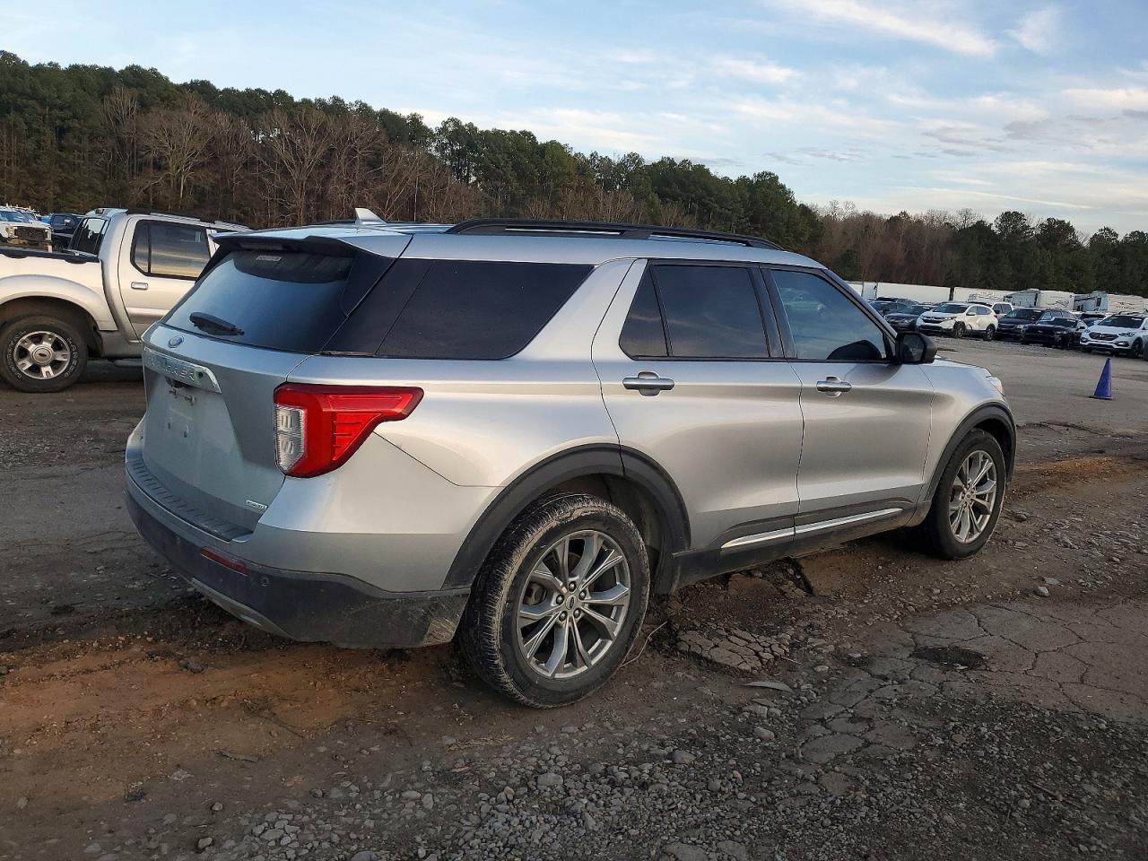 2020 FORD EXPLORER XLT photo 5