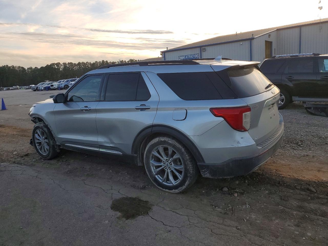 2020 FORD EXPLORER XLT photo 3