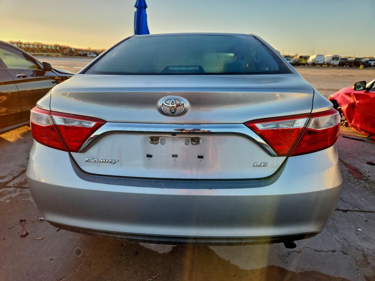 2017 TOYOTA CAMRY LE photo 6