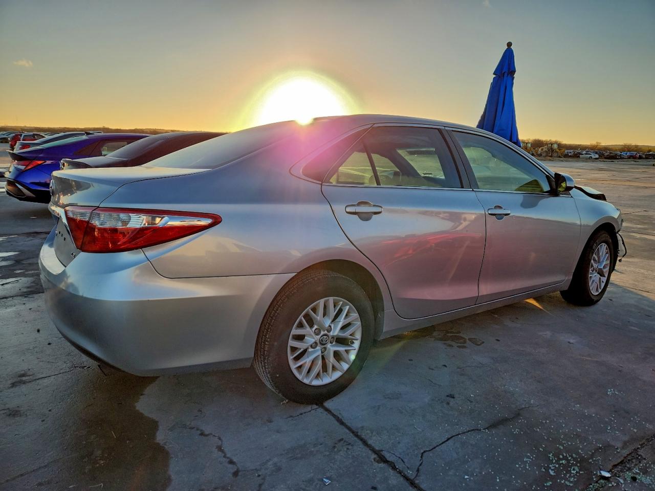 2017 TOYOTA CAMRY LE photo 3