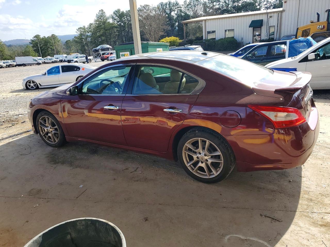 2011 NISSAN MAXIMA S photo 2