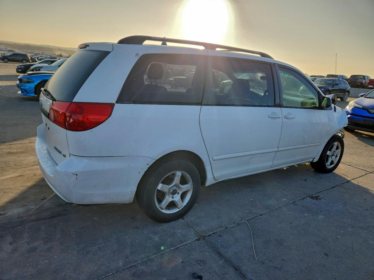 2009 TOYOTA SIENNA CE photo 3