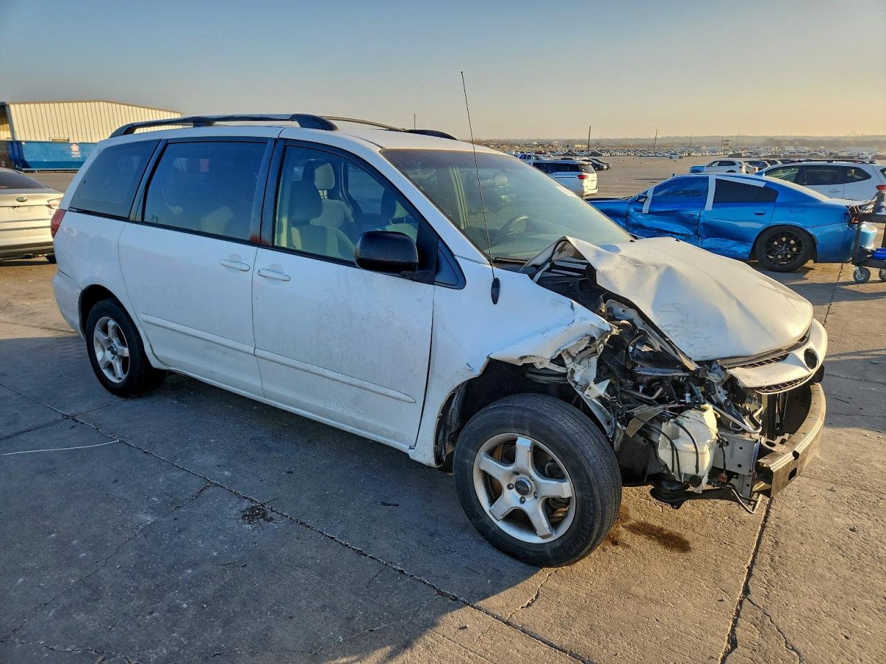 2009 TOYOTA SIENNA CE photo 4