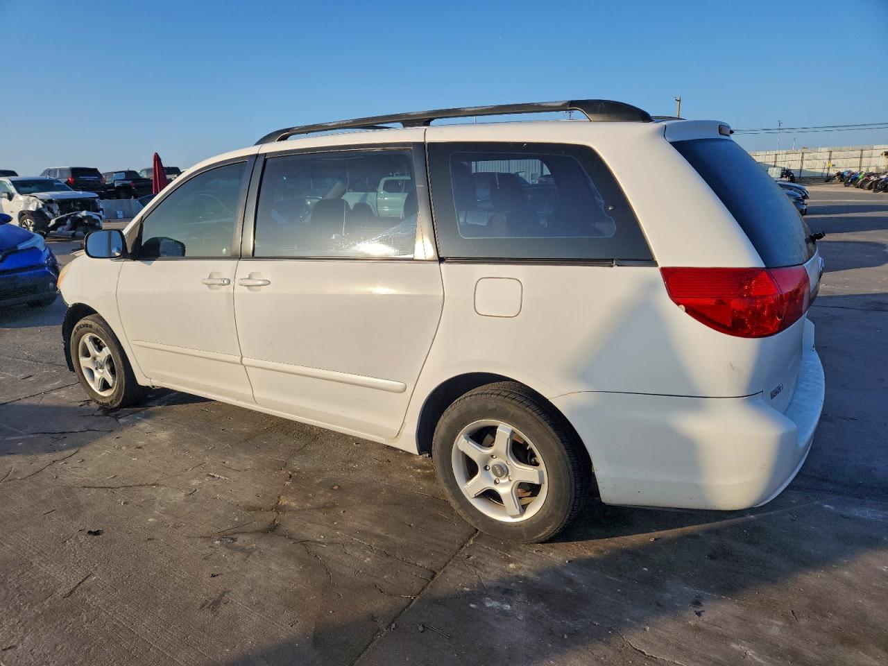 2009 TOYOTA SIENNA CE photo 2