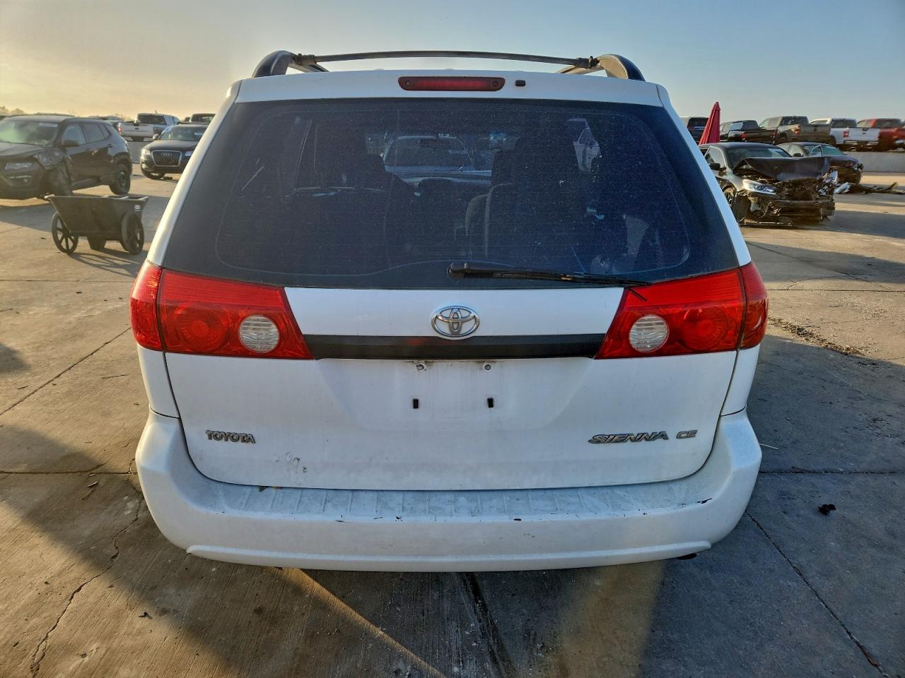 2009 TOYOTA SIENNA CE photo 6