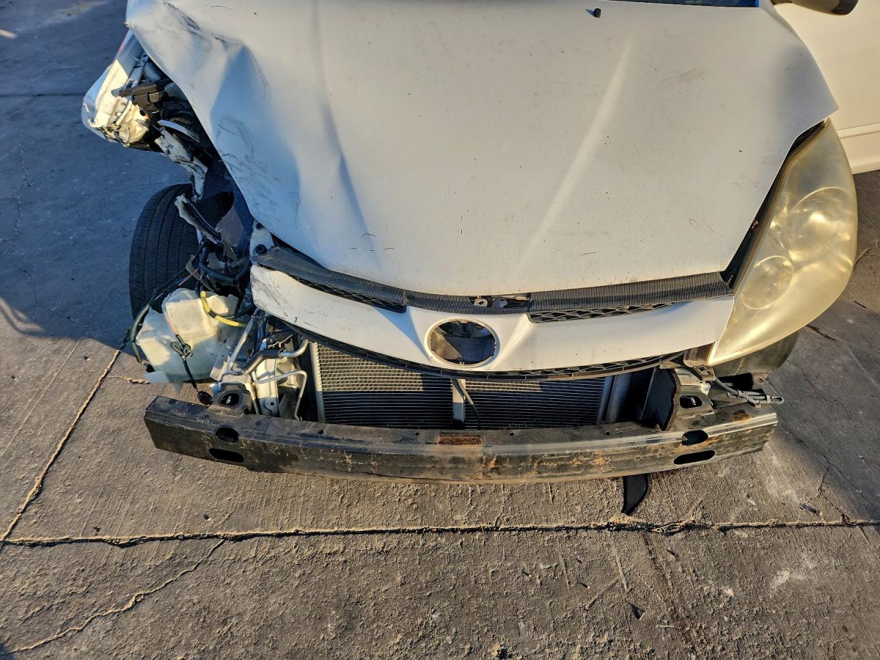 2009 TOYOTA SIENNA CE photo 12