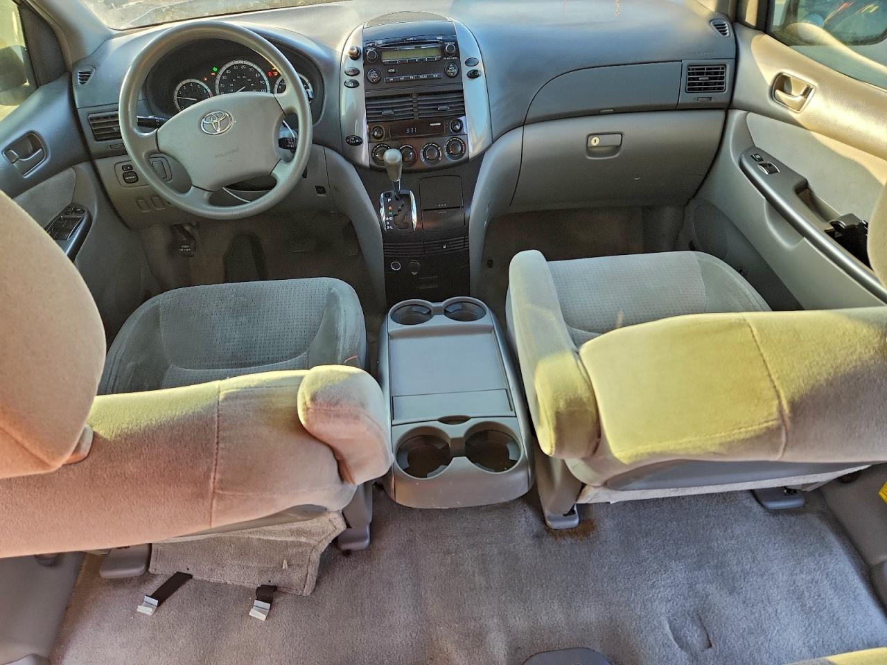 2009 TOYOTA SIENNA CE photo 8